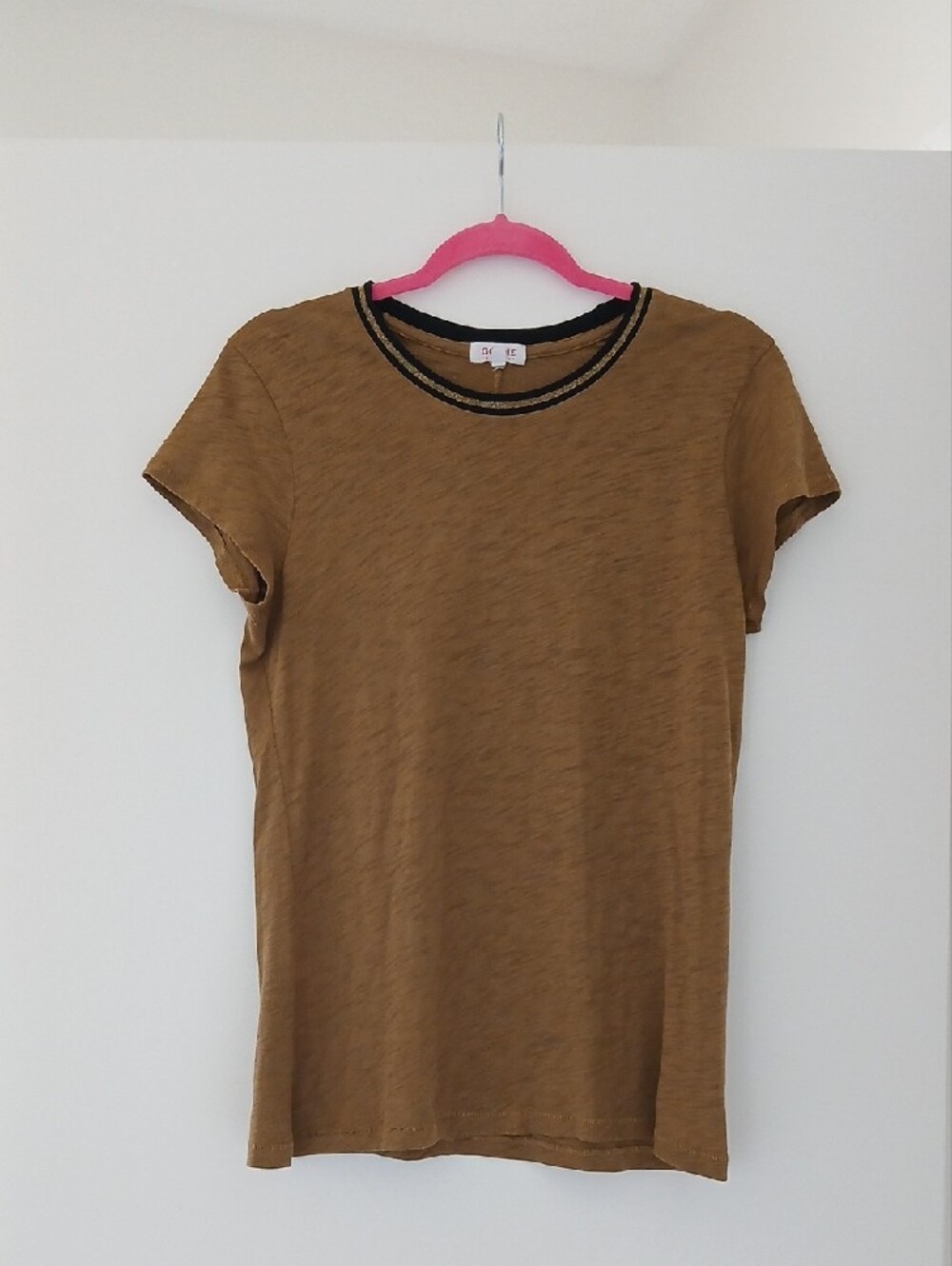 Goldie Short-Sleeve Crewneck Tee with  Gold And Black Trim Nwot M - Picture 3 of 4